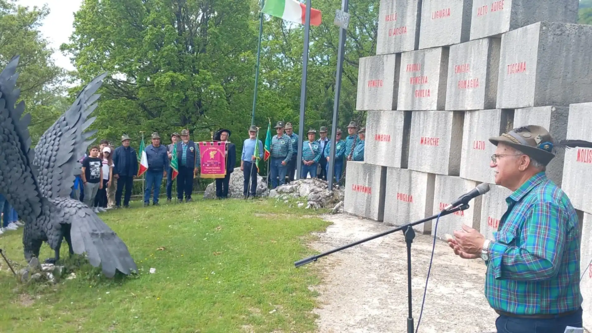 Monte Marrone: gli alpini illustrano la storia alle giovani generazioni. Questa mattina l’evento che ha coinvolto gli studenti dell’Istituto Comprensivo di Colli a Volturno.